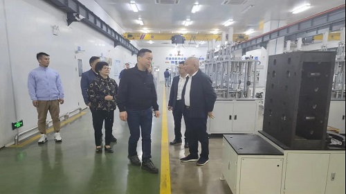 雅迪科技集团董事局主席董经贵、总裁钱静红一行莅临长鹰尊龙凯时人生就是博参观交流